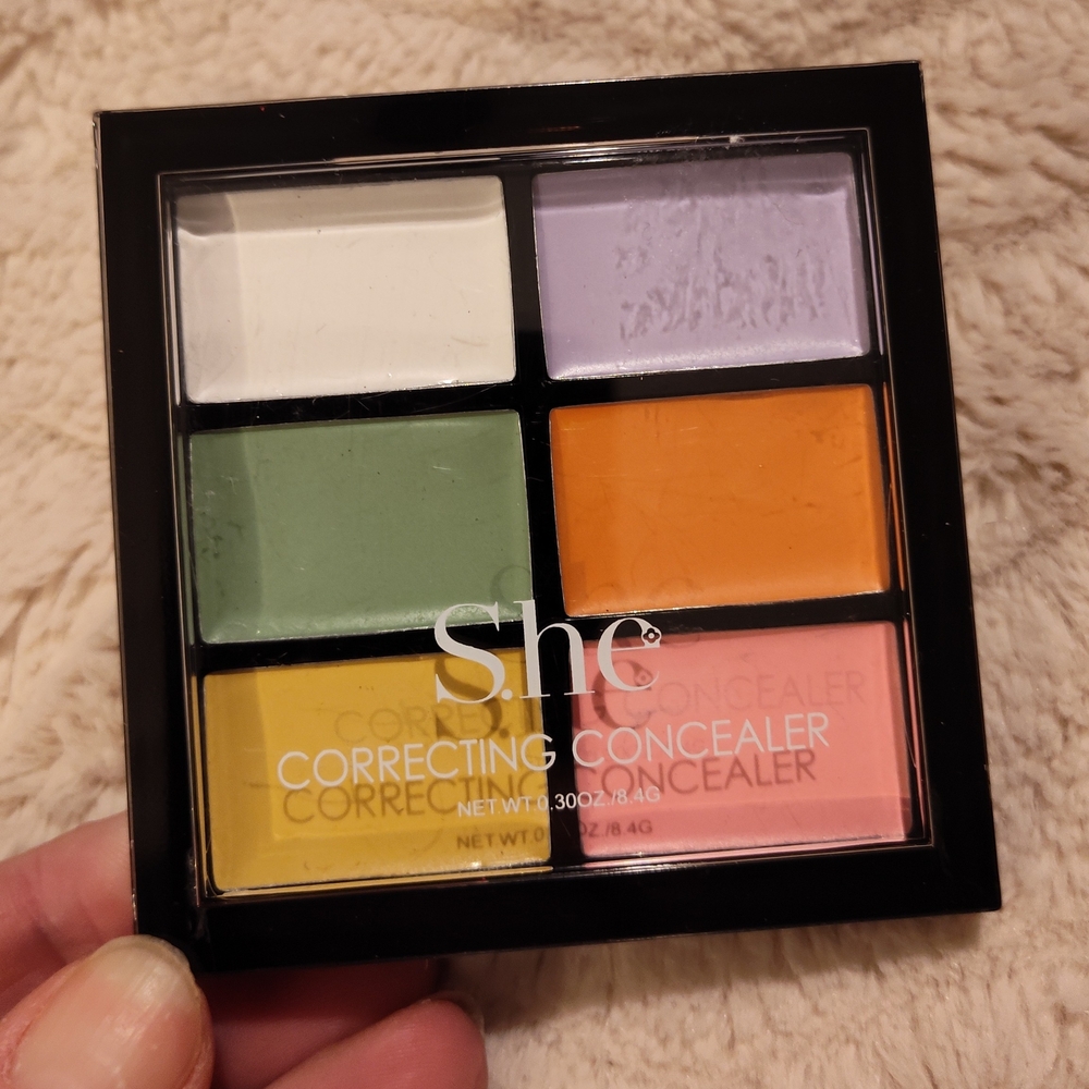 NWT! S.he Correcting Concealer Palette - Multicolor
